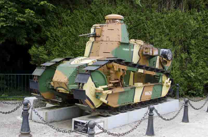 Francia - Compiegne 30 - La Clairiere de l'Armistice - carro de combate Renault FT 17